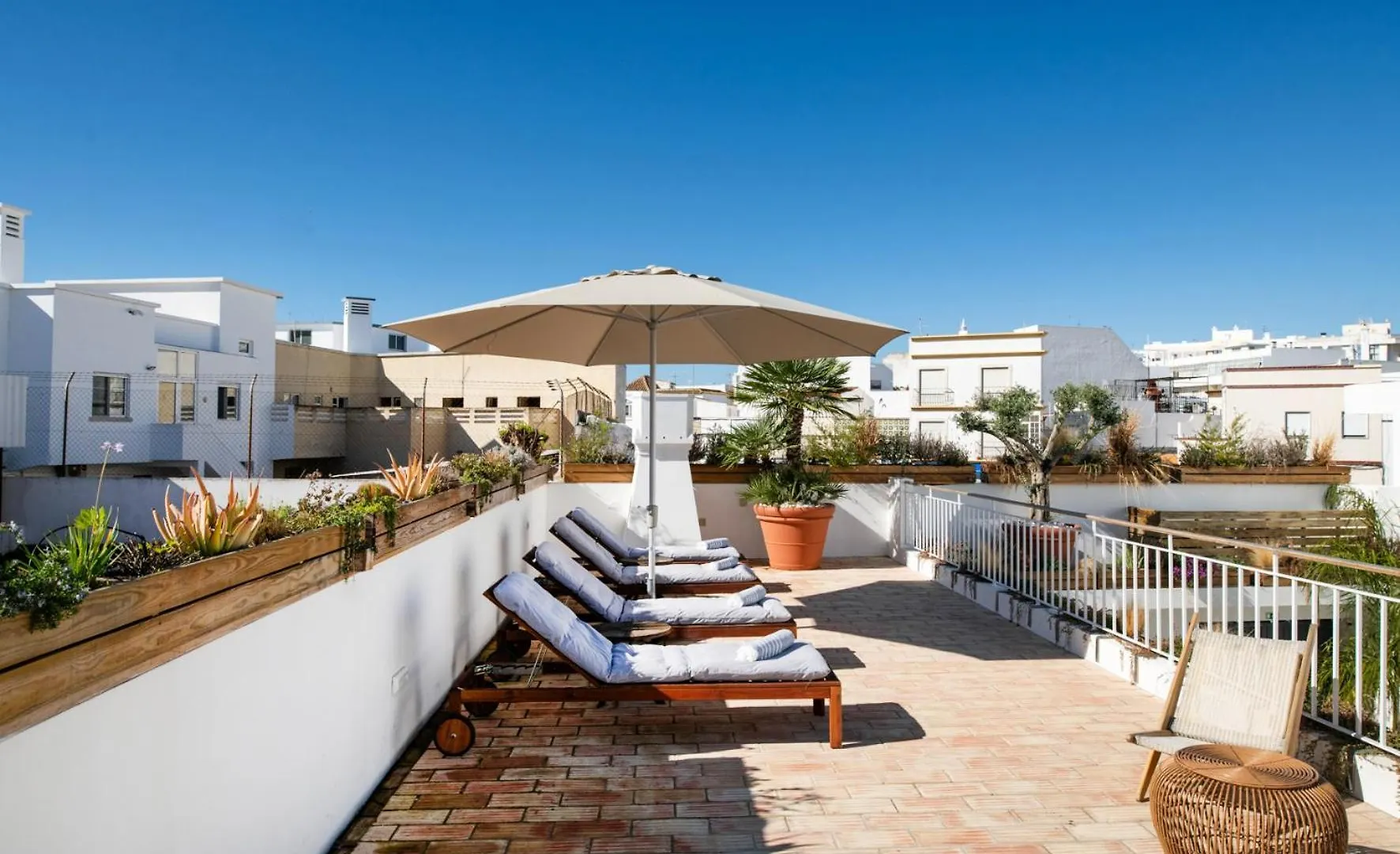 Casa Rosa Villa With Pool In Olhao Centre